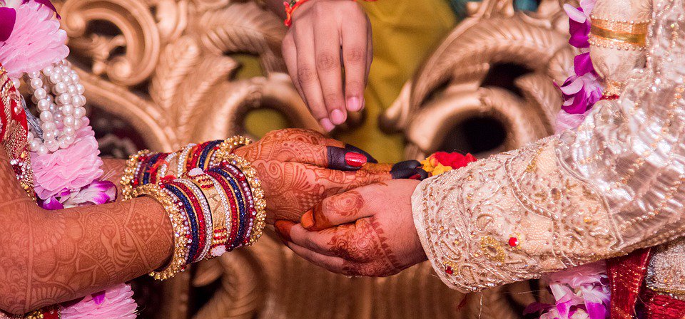 ¿Tienes curiosidad por saber cómo es una boda hindú? https://t.co/Ydk906BwD1 Vía: @enfemenino https://t.co/EL6yyDeL5k