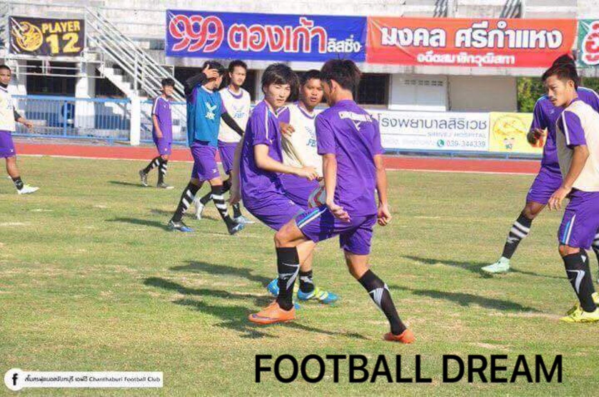 W_FOOTBALLDREAM's tweet photo. 祝^ ^麻生大暉選手契約🎉
昨年から🇩🇪🇵🇹とチャレンジしていた麻生選手ですが、今回ついに��の一歩を踏み出しました！今後はタイ4部から新たな挑戦が始まります！千里の道も一歩から！努力家麻生選手の活躍に期待です！お互い頑張りましょう(^-^)/ https://t.co/6JV5JmiQ2v