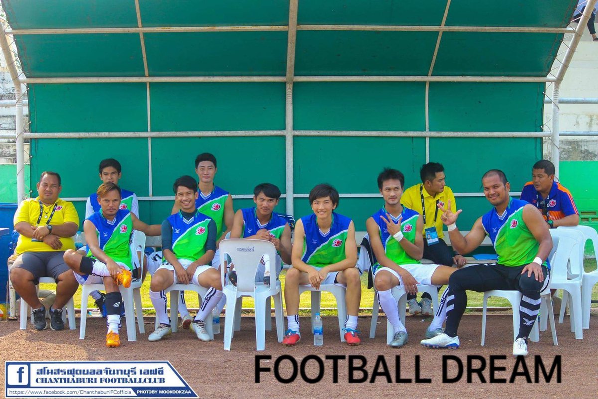 W_FOOTBALLDREAM's tweet photo. 祝^ ^麻生大暉選手契約🎉
昨年から🇩🇪🇵🇹とチャレンジしていた麻生選手ですが、今回ついに��の一歩を踏み出しました！今後はタイ4部から新たな挑戦が始まります！千里の道も一歩から！努力家麻生選手の活躍に期待です！お互い頑張りましょう(^-^)/ https://t.co/6JV5JmiQ2v