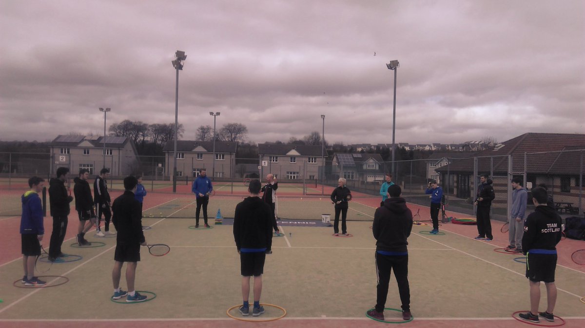 tennisscotland's tweet photo. Tennis leaders from @Grove_Academy &amp; coaches from @BroughtyFerryTC learning new ideas with @JudyMurray &amp; @TennisOnTheRoad #tennis #dundee https://t.co/FgFsaPBrzy