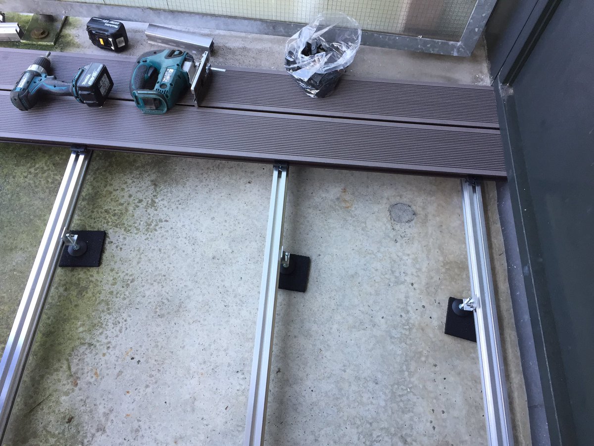ArendFerdi's tweet photo. Het tuinseizoen is begonnen heeft u plannen voor een terras met composiet planken gebruik de #aslon onderconstructie voor een snelle montage https://t.co/etKS06LvAc