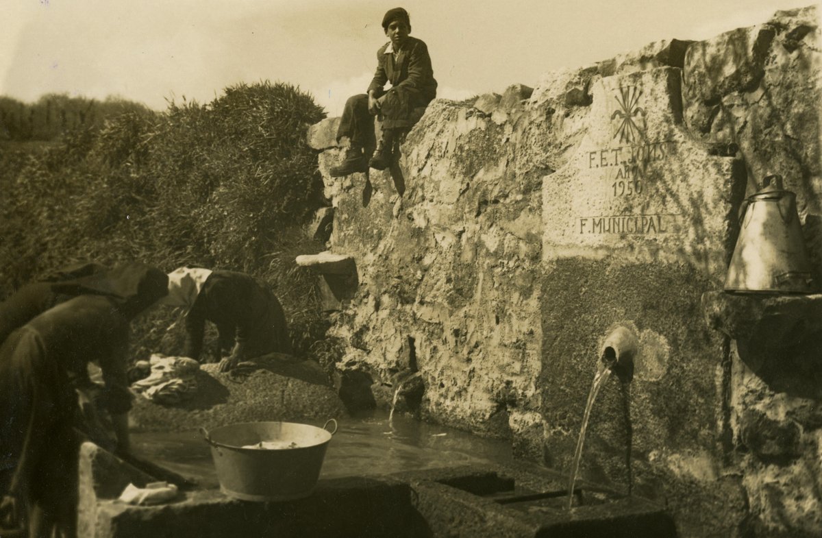 depo_es's tweet photo. Hoxe viaxamos no tempo a #Meis!
#DepoArquivo #TBT
Ponte en Zacande,1960
Mosteiro #Armenteira,s.f.
Monte #Castrove,1957
As #Congostras,1955 https://t.co/hF7ui2NgDw