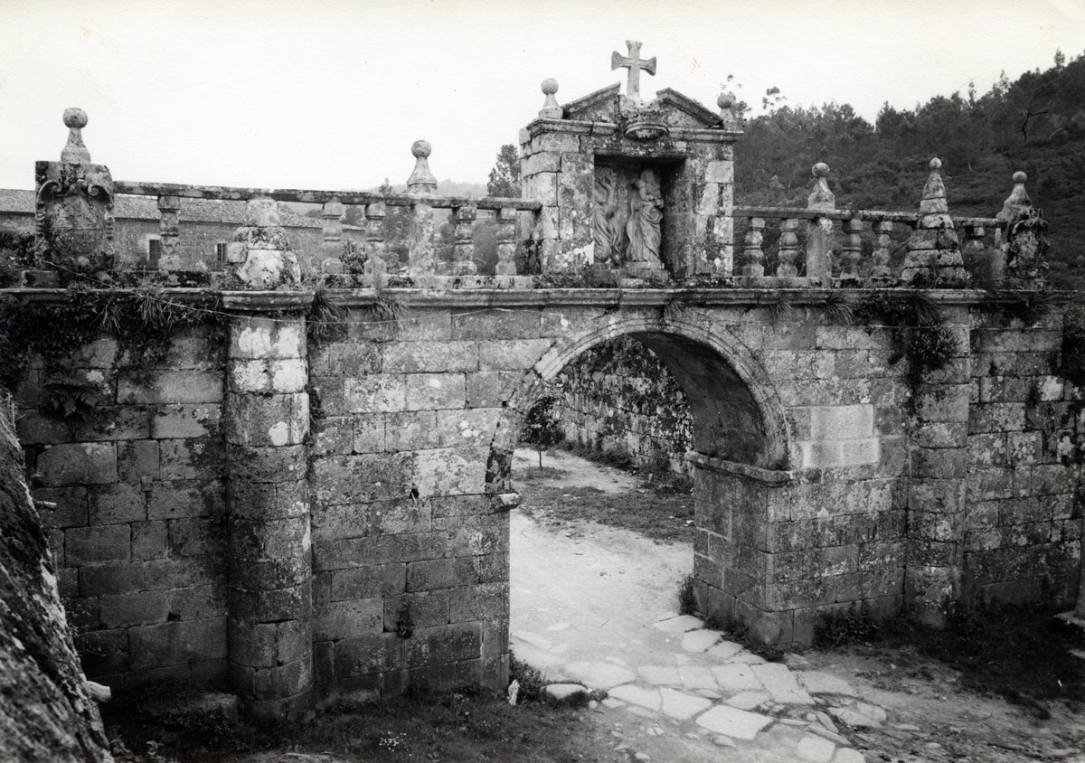 depo_es's tweet photo. Hoxe viaxamos no tempo a #Meis!
#DepoArquivo #TBT
Ponte en Zacande,1960
Mosteiro #Armenteira,s.f.
Monte #Castrove,1957
As #Congostras,1955 https://t.co/hF7ui2NgDw