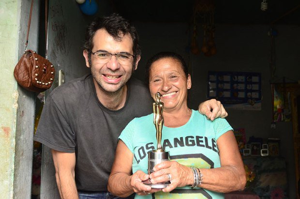 "No me interesa hacer una película en donde las personas tengan etiquetas." Entrevista al director de <a href="/nocheherida/">Noche Herida</a> → bit.ly/2mRLuuv