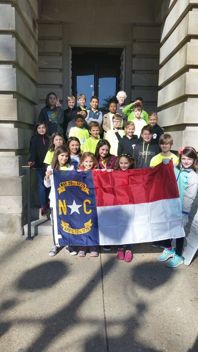 Fab4thCougars's tweet photo. Capital Building! https://t.co/hLy0lZtDRs