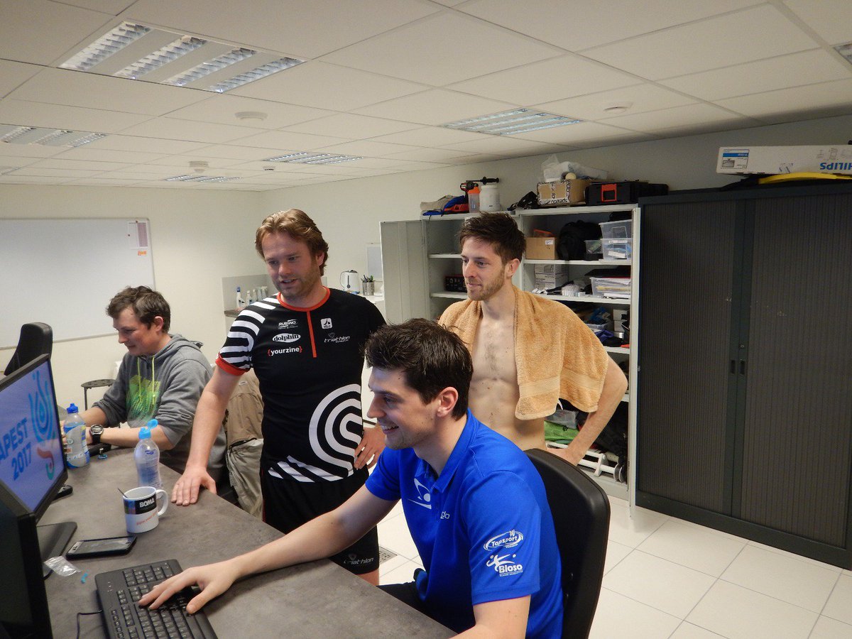 Trivelo_nl's tweet photo. Voor de samenwerking bij @SwimAnalytics_ met deze experts en atleten sta ik graag wekelijks in de file op de ring van Antwerpen https://t.co/M4yyFV8PAv