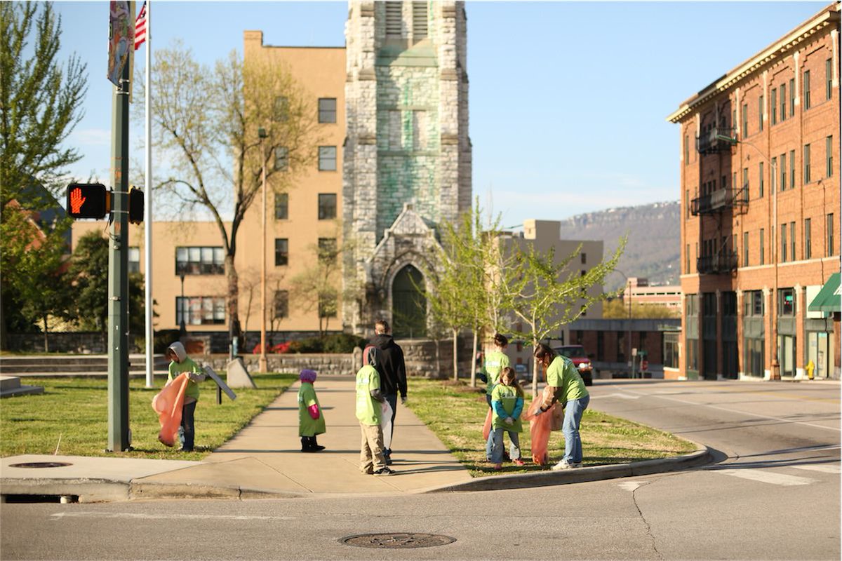 causeway's tweet photo. #LoveCHA by cleaning up! April 29th is the annual downtown Chatt cleanup day for 2017.
Sign up to volunteer here:
https://t.co/jy3n8yAKUH https://t.co/dZ00JOT8qp