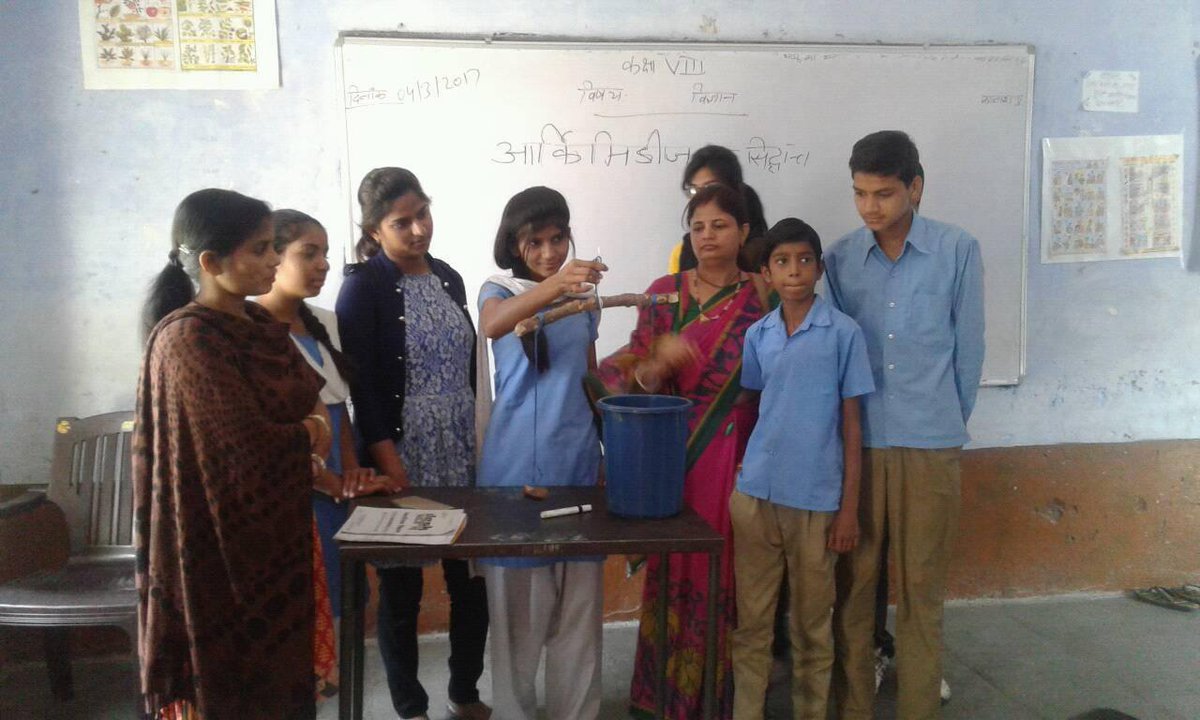 PaneriChetan's tweet photo. @theunacademy 😀😀@GSSKESHAVPURA23 @VasudevDevnani 🙂#archimedesprinciple #simplified #simplebalance #stickthreadstones #dippedinwater @PopSci https://t.co/DebEhVn50u