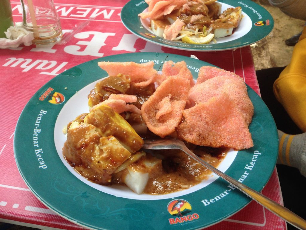 Buat besok pagi, ini 6 Tempat Sarapan Enak di Bandung bit.ly/2e36dfx #infoBDGkuliner