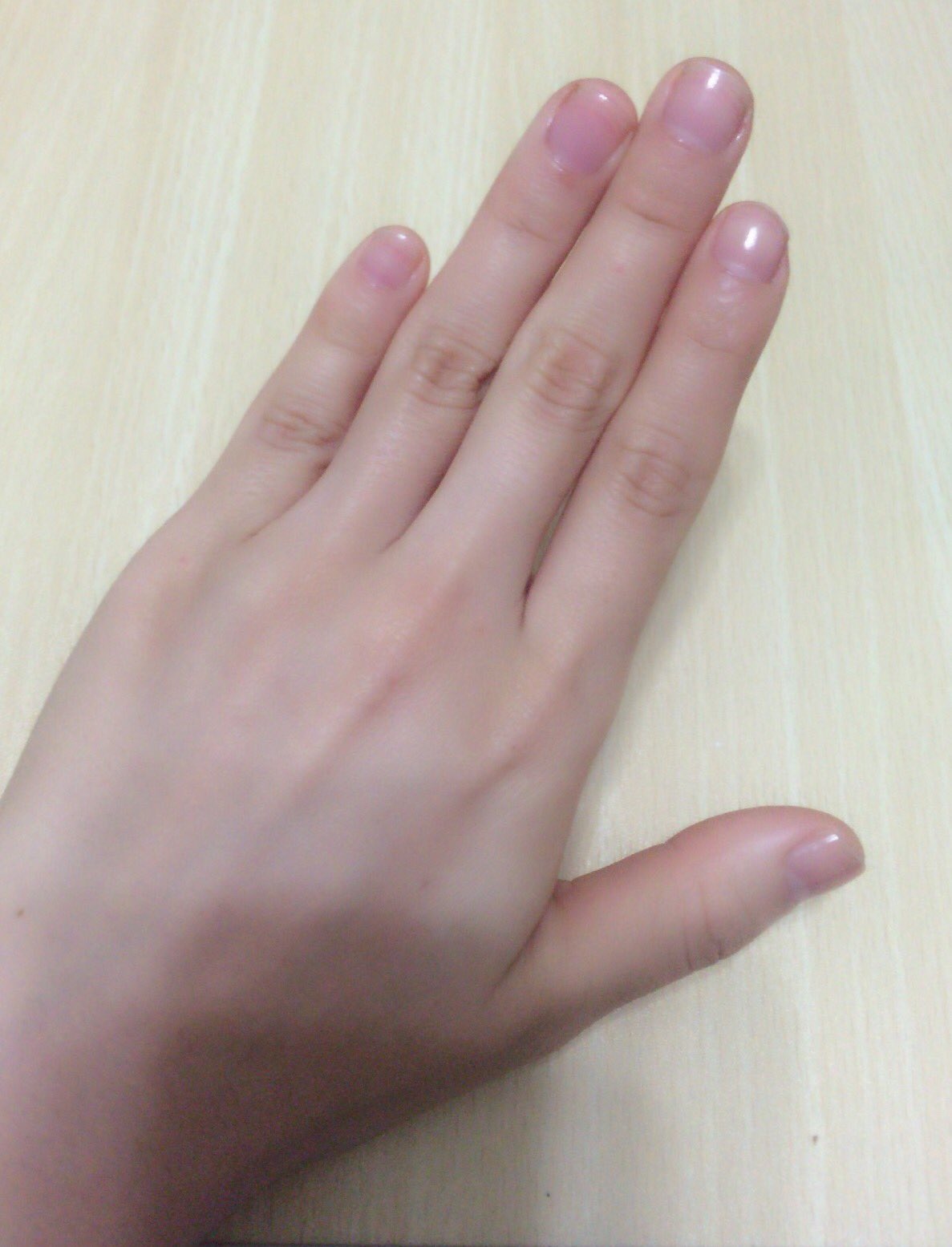 紫乃 ネイルって言えるほど綺麗な手も爪もしてないけどインテの血豆塗って艶と血色を足しました 何もしないよりかはマシかと 一回塗りだと程よくピンク味を帯びます T Co Kq5ec7lk7l Twitter