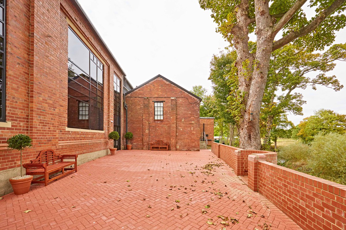 fssproperty's tweet image. #Office suites are available in this stunning development @PoolBPark in an excellent location. More info here ow.ly/Cva230a8X7O #rent