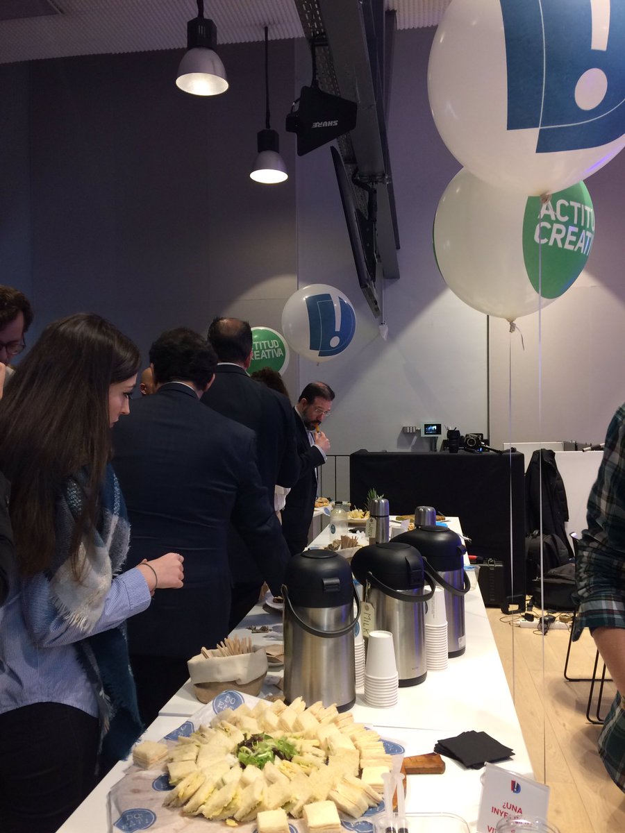 Susana_dePedro's tweet photo. Coffee break! Me está encantando la jornada. Muy innovadora, como toca para la ocasión #DID17 #twittos17 https://t.co/q9ZDNSGzp5