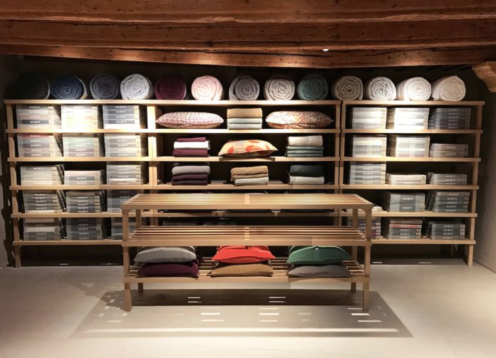 <a href="/societylimonta/">society limonta</a> apre uno store a Ginevra: casastileweb.it/society-limont…