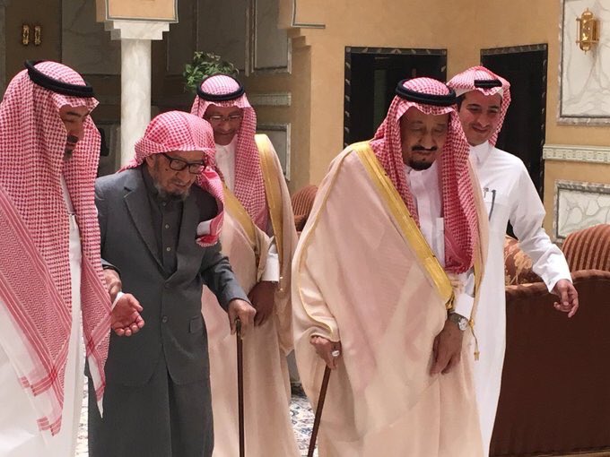Shathri_family's tweet photo. #الملك_سلمان يزور صباح اليوم معالي الشيخ #ناصر_الشثري لتعزيته في وفاة اخته هيلة #الشثري رحمها الله ..
'
' https://t.co/GlRXo2DwNV