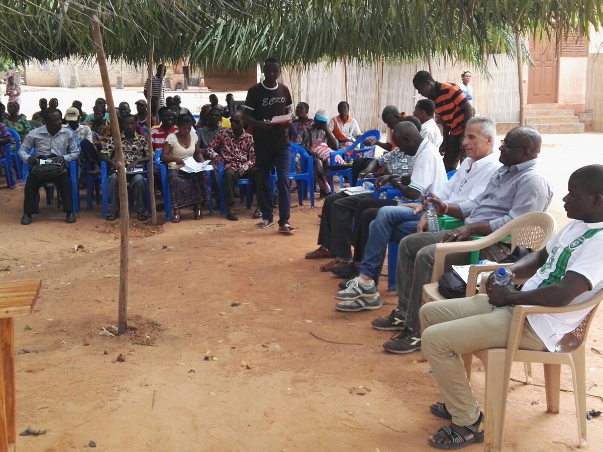 Coopermondo's tweet photo. Assistiamo all'assemblea della cooperativa Zio Togo: più di 1.000 produttori (di cui 367 donne) di #anans biologico. #impatto #sostenibilità https://t.co/8OMpsx57Lv