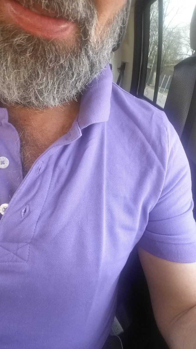 GenFarina's tweet photo. La mia maglietta viola preferita non mi sta stretta.....molto di più😣 #magna #magna #dieta #austerità #povertà #nonsicucina #stecchetta 🙃 https://t.co/VkdmNIPFFf