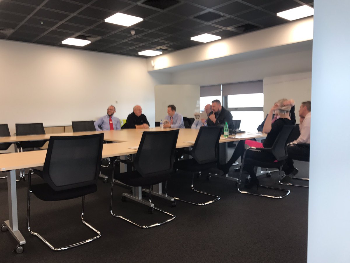stuartfletche20's tweet photo. @ATInsight Eastern Western Group Photography Masterclass about to start just waiting on a few more https://t.co/Gh5n1LZdCC