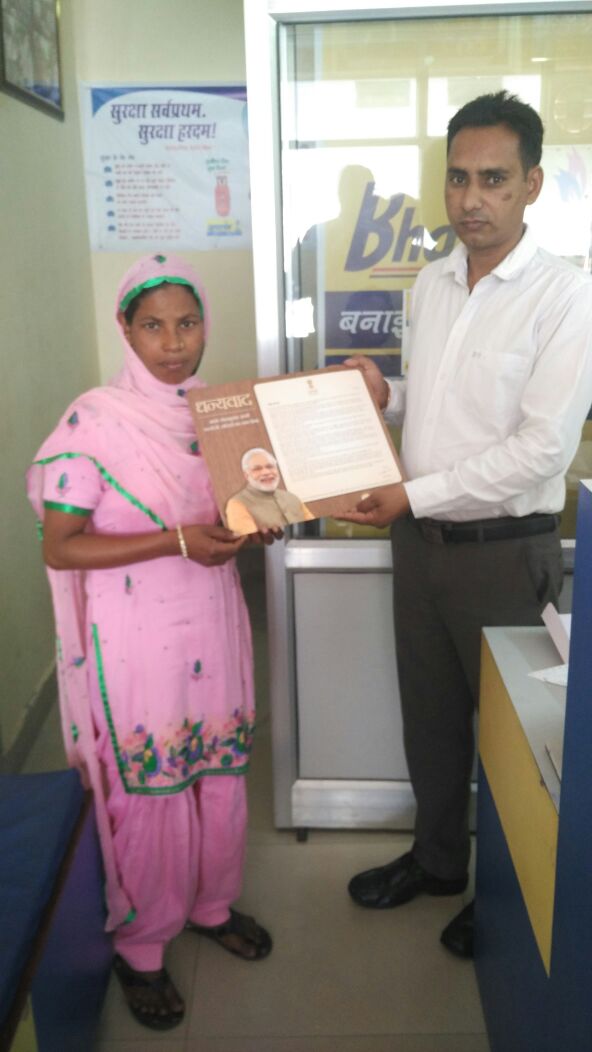 harshit2879's tweet photo. Honouring Give it up customers at Ambala by Swami Bharatgas, Lalru Territory https://t.co/E1K3f9zaRb