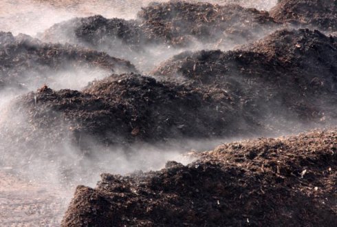 WURenvironment's tweet photo. Nieuwe kansen voor gebruik #zuiveringsslib als meststof of bodemverbeteraar #Sludge2Soil #TKIdeltatechnologie https://t.co/LWnMJz8RFc https://t.co/RVjgkFv3mt