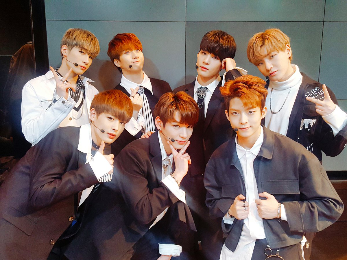 VICTON1109's tweet photo. [#빅톤] 170323 #MCD #VICTON

미니 2집 활동이 하루하루 지나갈수록 점점 더 얼굴에서 빛이 나는 허니돌의 #EYEZEYEZ
오늘도 꿀 떨어지는 빅톤의 달콤한 무대를 기억하며, 내일도 빅톤만 봐 줘!
뮤직뱅크로 만나요! https://t.co/VMZ11wHHm9
