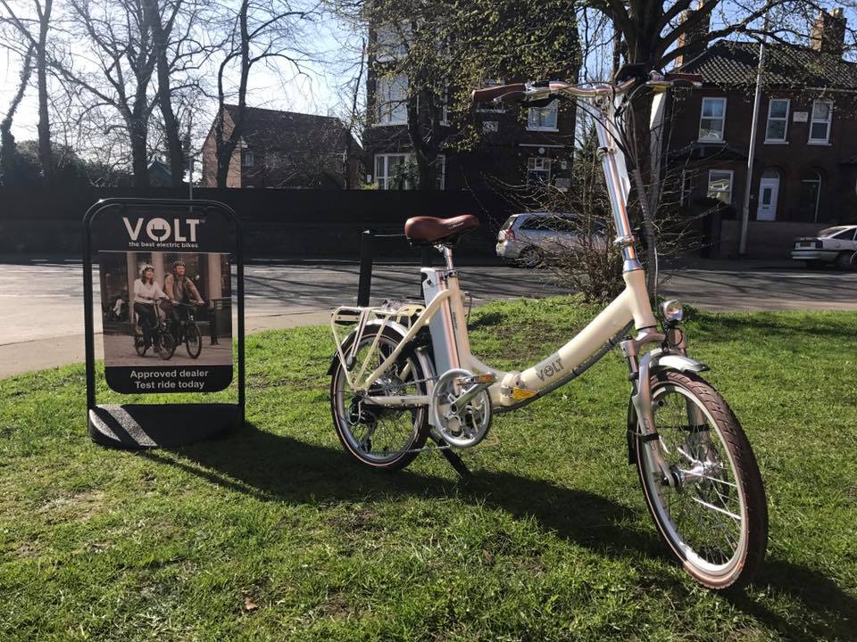 VoltBikesUK's tweet photo. Take a look behind the scenes @Mandarincycles as they set up the brand new VOLT™METRO LS!#Bestelectricbikes #lowstep
https://t.co/JsGuJFHu6Z https://t.co/IKWBBrnpQC