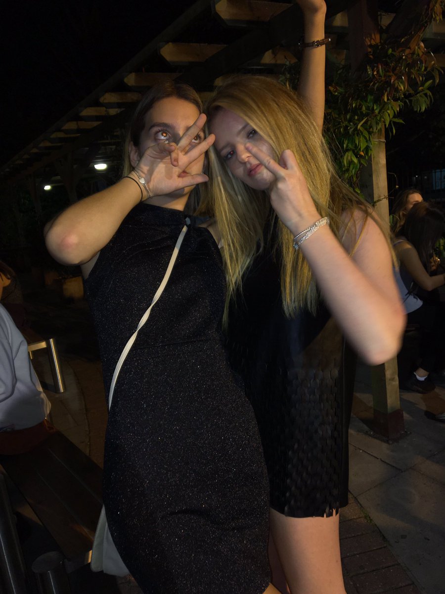 _daisyhewett's tweet photo. Happy birthday @milliie__ you babe!!! Hope you have a fabulous day! Miss you loads💘💘💘💘 https://t.co/SpW0815LAJ