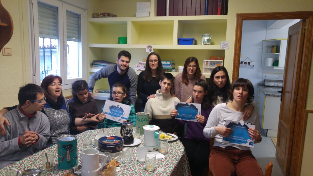 Haz como el equipo de la vivienda El Cerezo y sube tu foto con una barrera #TEA  #DiaMundialAutismo #AutismDay2017 ow.ly/wGHO30a7nMT