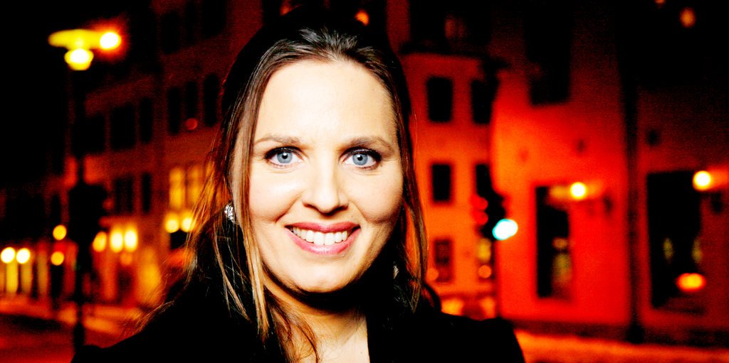 MagAktuell's tweet photo. Vamps Liten fuggel og Teigens Adieu er på vei opp på lista. Hvilken musikk vil du ha i begravelsen? #musikktips https://t.co/vuxMabVYEr https://t.co/StccpoMNH6