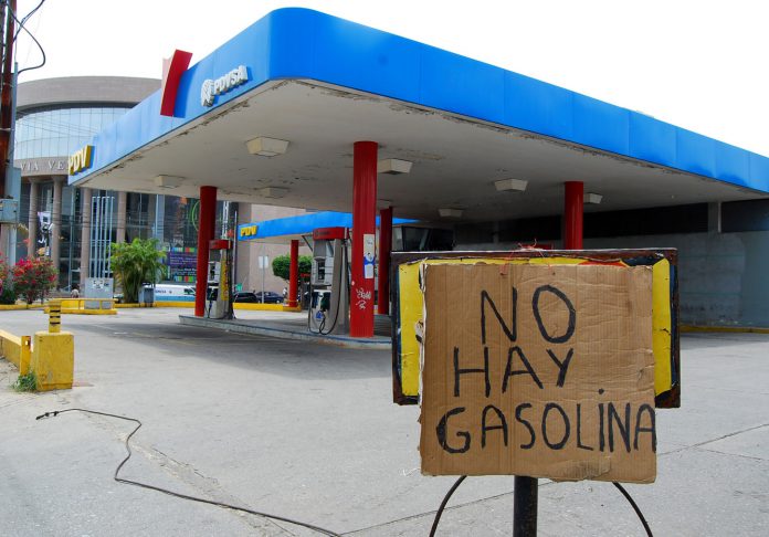 Sol651's tweet photo. VENEZUELA AMANECE A punto de paralizarse por falta de Gasolina La falta de transporte en las calles de Caracas es evidente https://t.co/W0SFtP6jPF