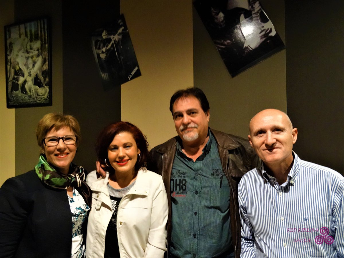 redribeirasacra's tweet photo. Homenaje a Jose L Nieves guitarrista de  ADN+ en Cervecería ESMORGA con una Foto-Poster de @Marolas15  https://t.co/IPbtQdu5Cn Un privilegio https://t.co/V3tAmSMxR6