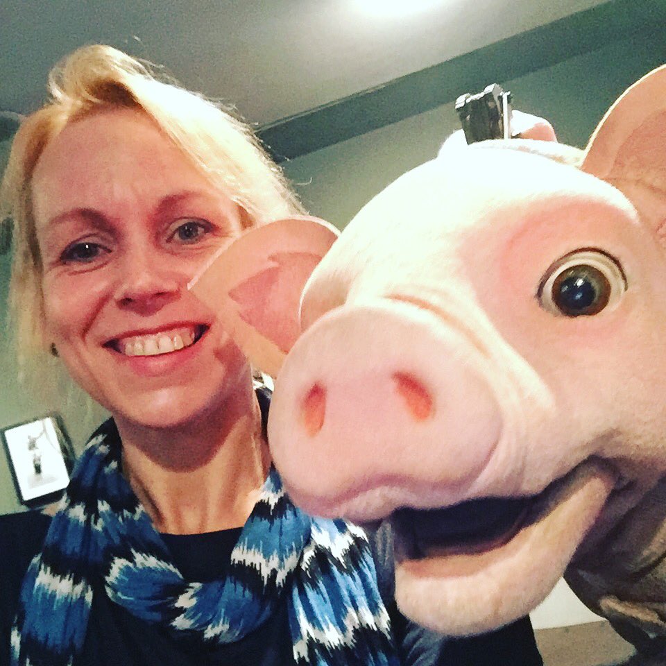 We've just met <a href="/babethepiglive/">Babe The Sheep-Pig</a> with puppet director <a href="/ForbesMatthew/">Matthew Forbes</a> <a href="/The_Lowry/">Lowry</a> where the musical will be showing this April. Very cute!