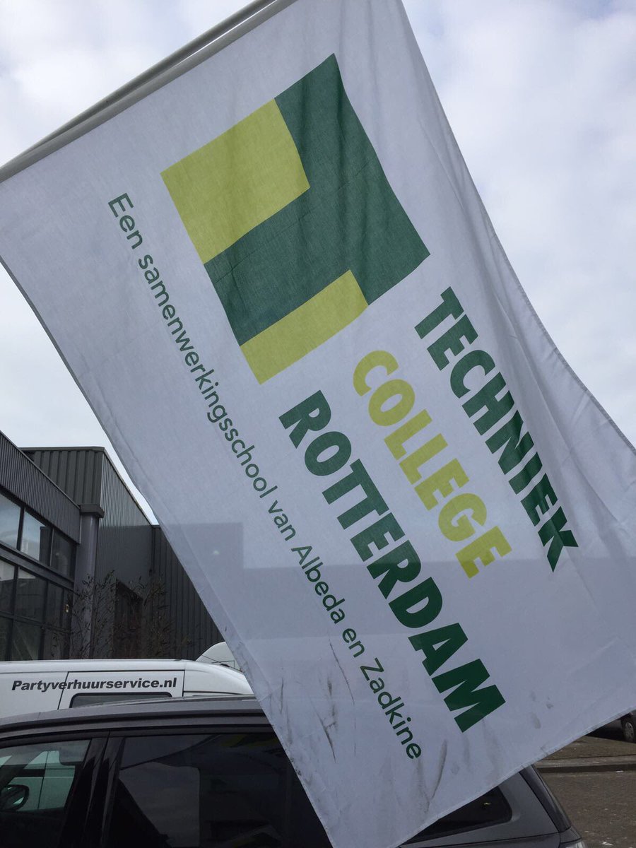 MoorenVan's tweet photo. De toekomstige stukadoors op Techniek college Rotterdam leren werken met de Knauf PFT gipsspuit. @KnaufNL @Ed_KnaufNL @zadkine https://t.co/oPFkOrHS1V