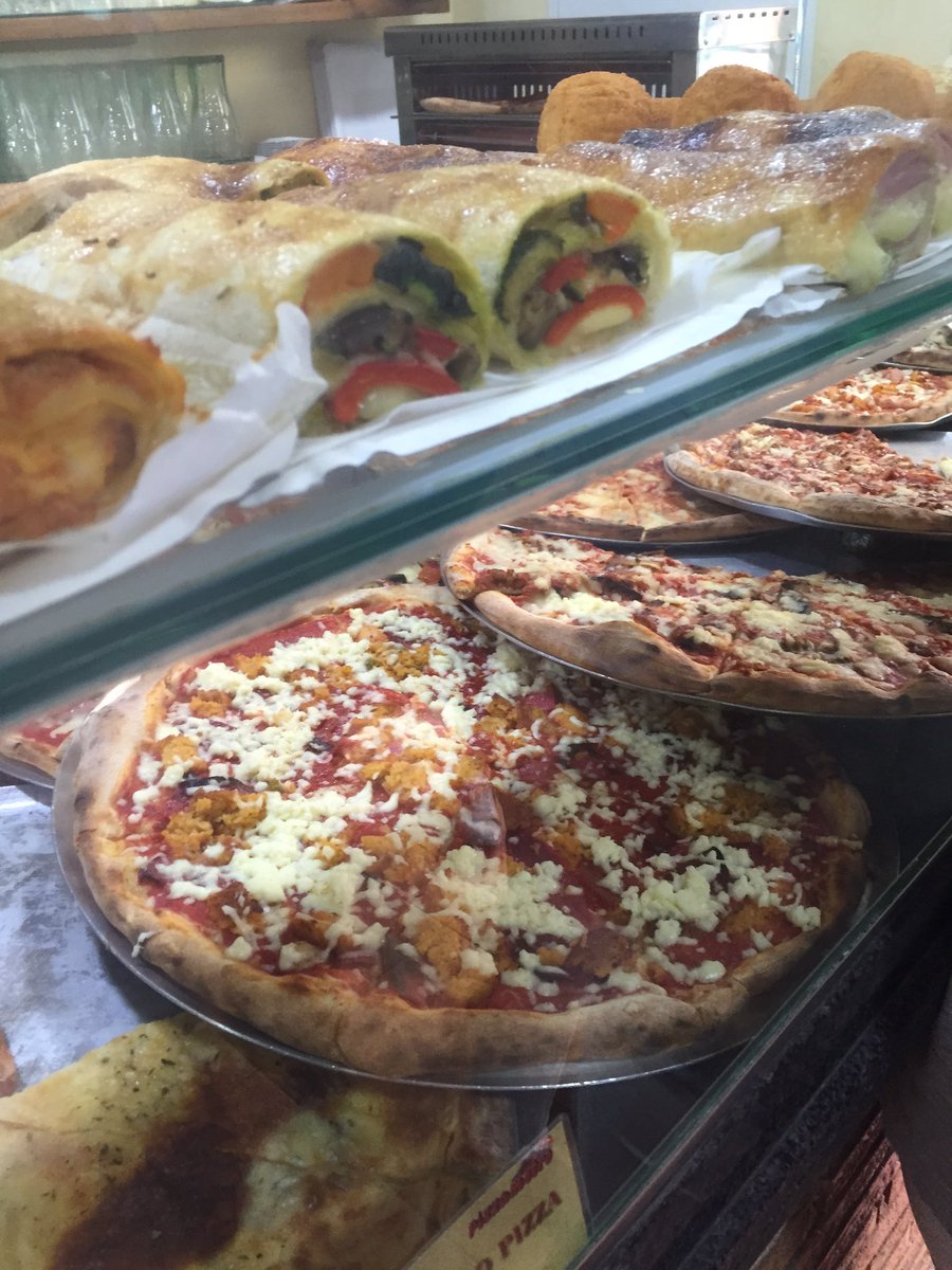 pizzametrogr's tweet photo. YA! Quieres ganar 1 METRO DE PIZZA GRATIS? participa! Síguenos y RT este twit . Cierre de sorteo en 24 horas Suerte🍀 https://t.co/l9mZlklHLy