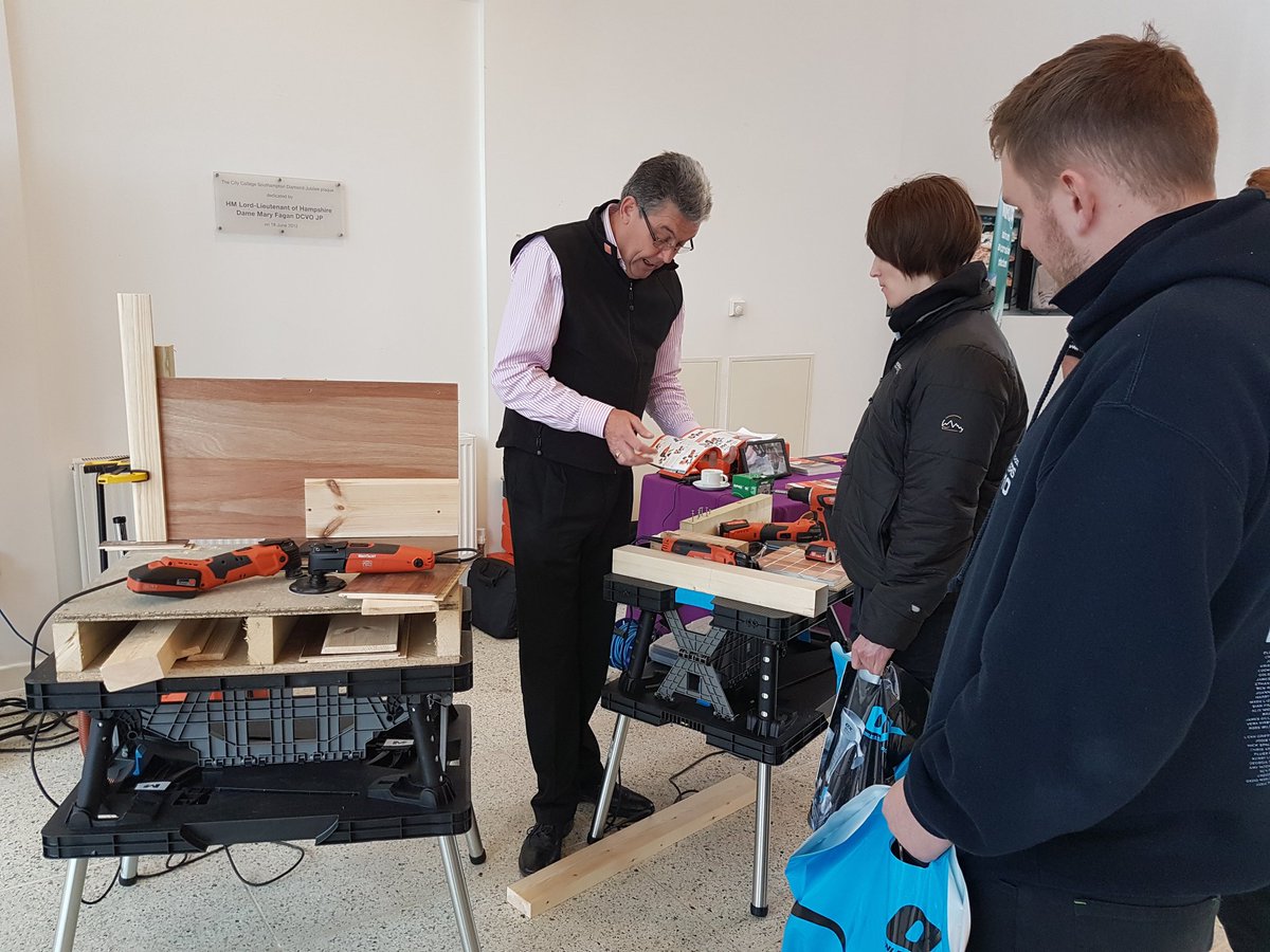 ConstructionSCC's tweet photo. Great to see @FEIN_UK showing students different tools #CityIW2017 https://t.co/Px8Rm74BY8