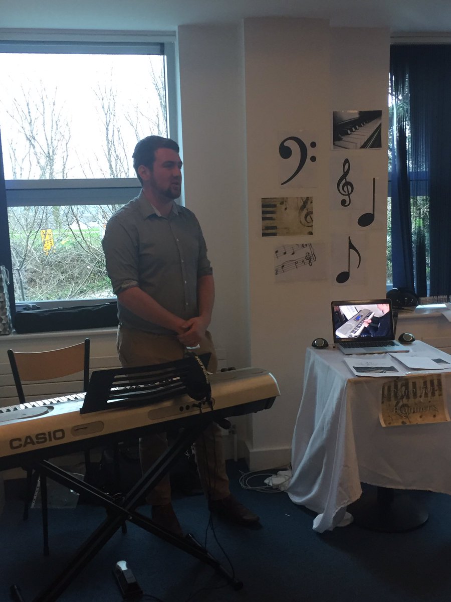 MHLDaTKernow's tweet photo. La musique! Pas Abi for beginners with Mike! #doctorsasteachers #pianistinthemaking #cornwall #medics https://t.co/YcQcpqyFya
