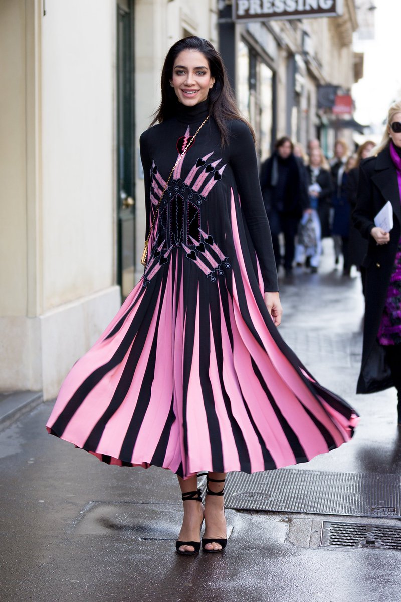 MsLupeCastro's tweet photo. #TrousseauThursday
@JessicaKahawaty #SS17 @MaisonValentino dress
Such a beautiful dress and we love! 📸 @parisdisephoto for #MsCastroRides https://t.co/I0BXbDIDmh