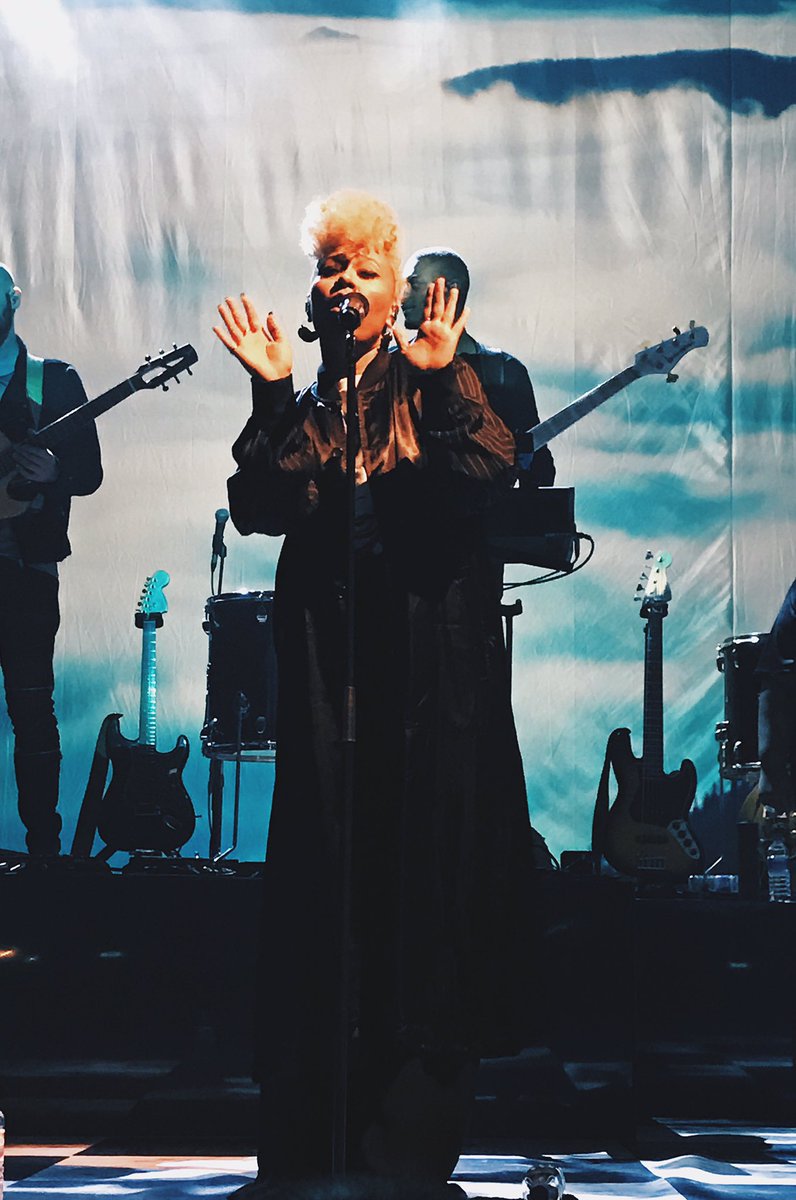 2ndtotheright_'s tweet photo. Some more from last night. I am shook 😍😁 #EmeliLive https://t.co/IfgAiKNV8X