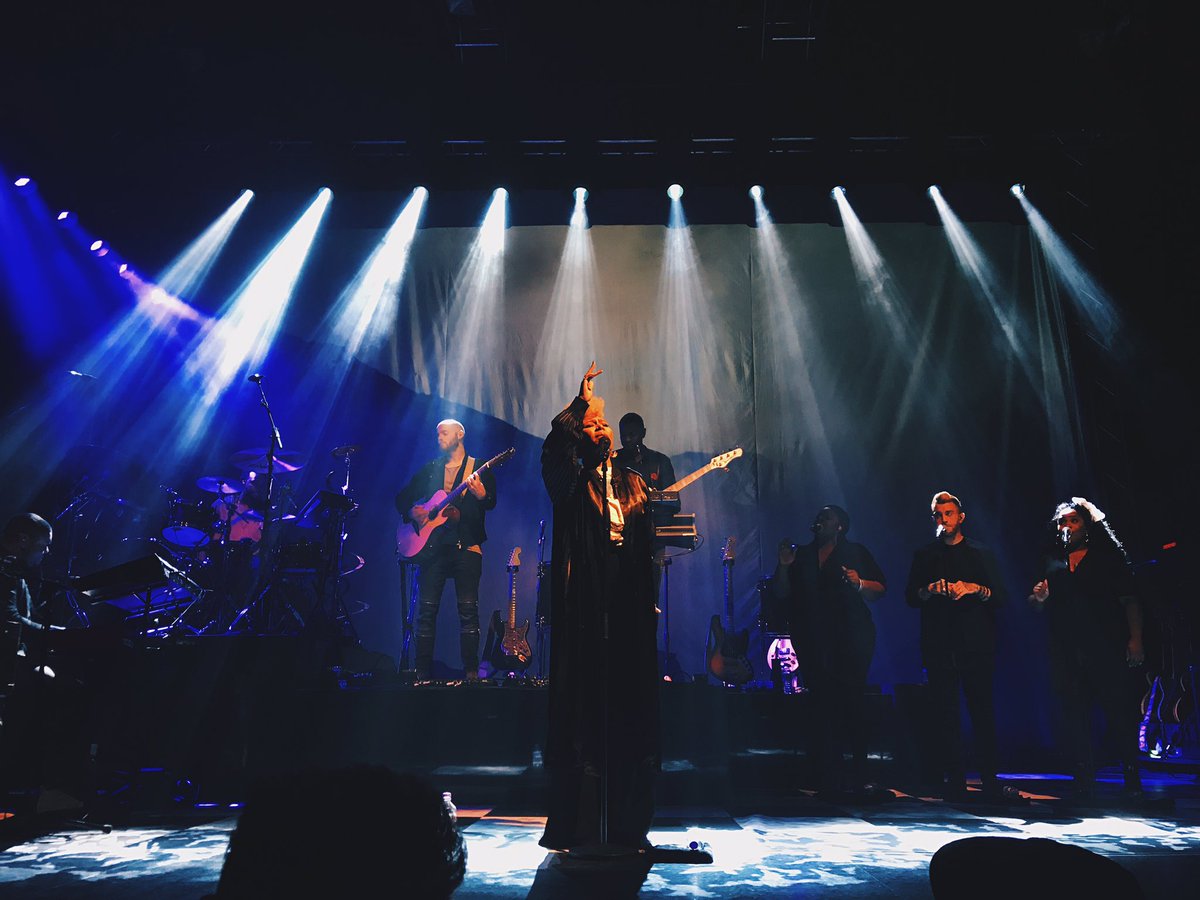 2ndtotheright_'s tweet photo. Some more from last night. I am shook 😍😁 #EmeliLive https://t.co/IfgAiKNV8X