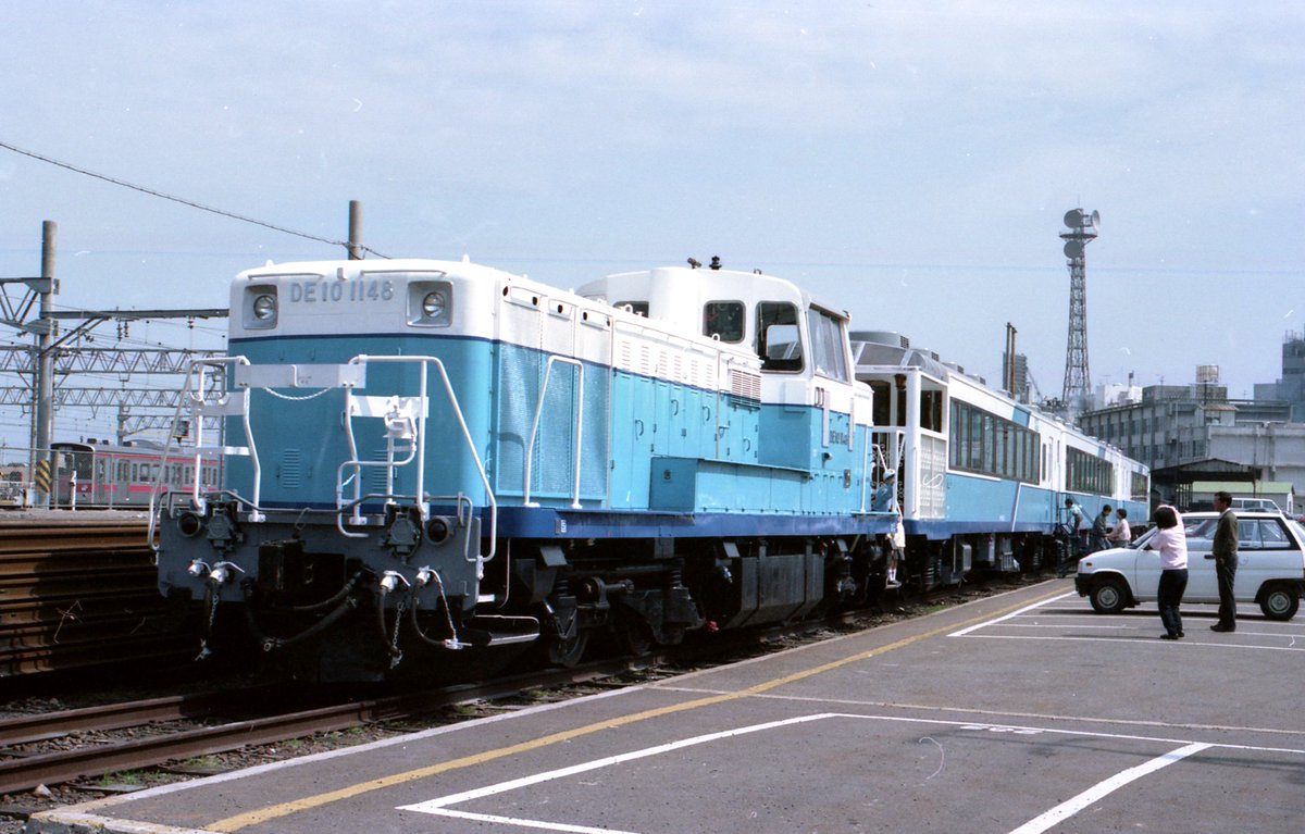民営化を間近に控え、国鉄四国総局が最後の車両展示会を行った。 高松
