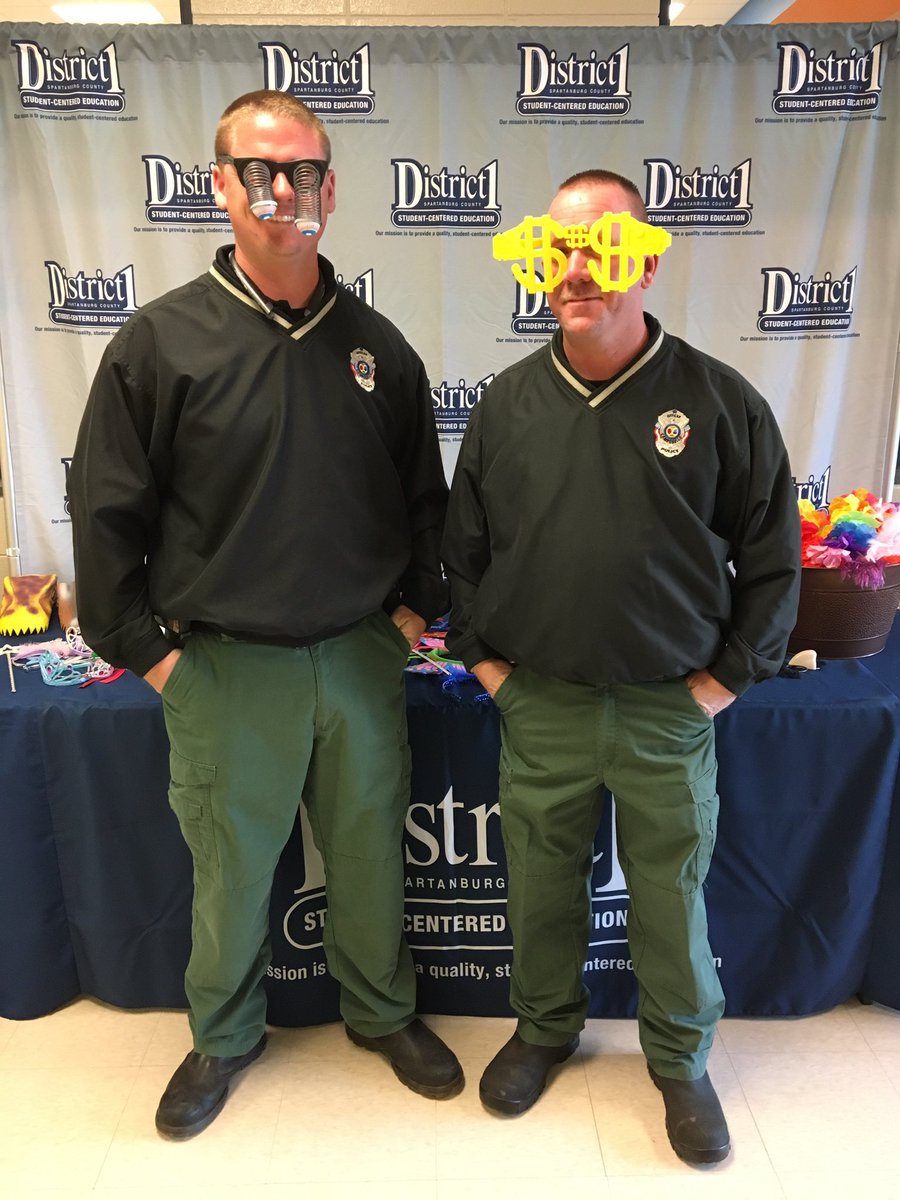 hsmbulldogs's tweet photo. Thanks to #locallawenforcement for helping out today! #ABCatHSM #loveSCschools @infopublicd1 https://t.co/HyQDGL7xZb