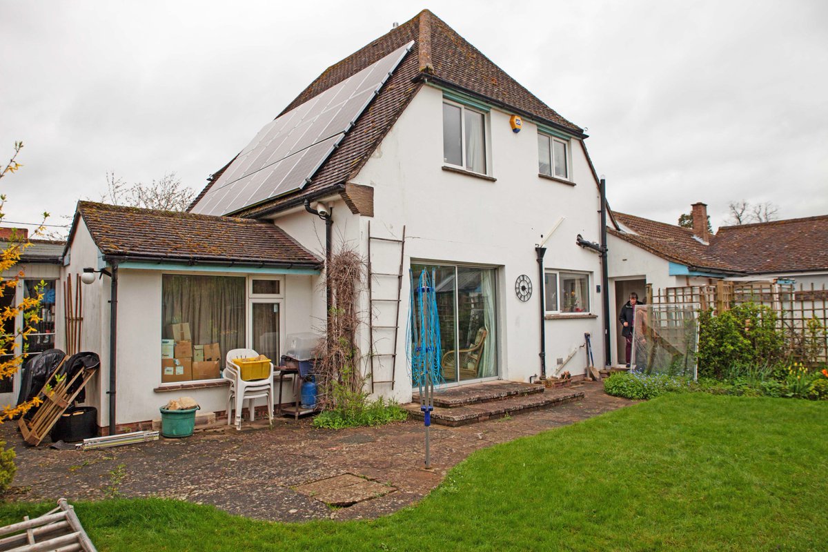 designandbuild's tweet photo. #ThrowbackThursday Before/After for a project we did that completely transformed the rear of this Buckinghamshire house #Extension https://t.co/dLcAdT9sCb