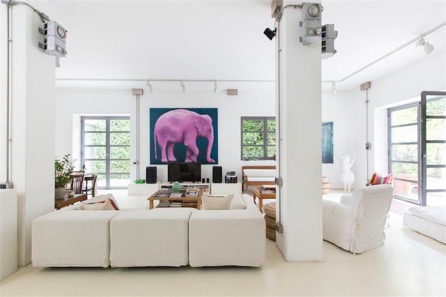 "Que lujo de apartamento en Roma de planta abierta"  #decoración #moderno #Italia Dejar un comentario si os gusta!
chicanddeco.com/2017/03/aparta…