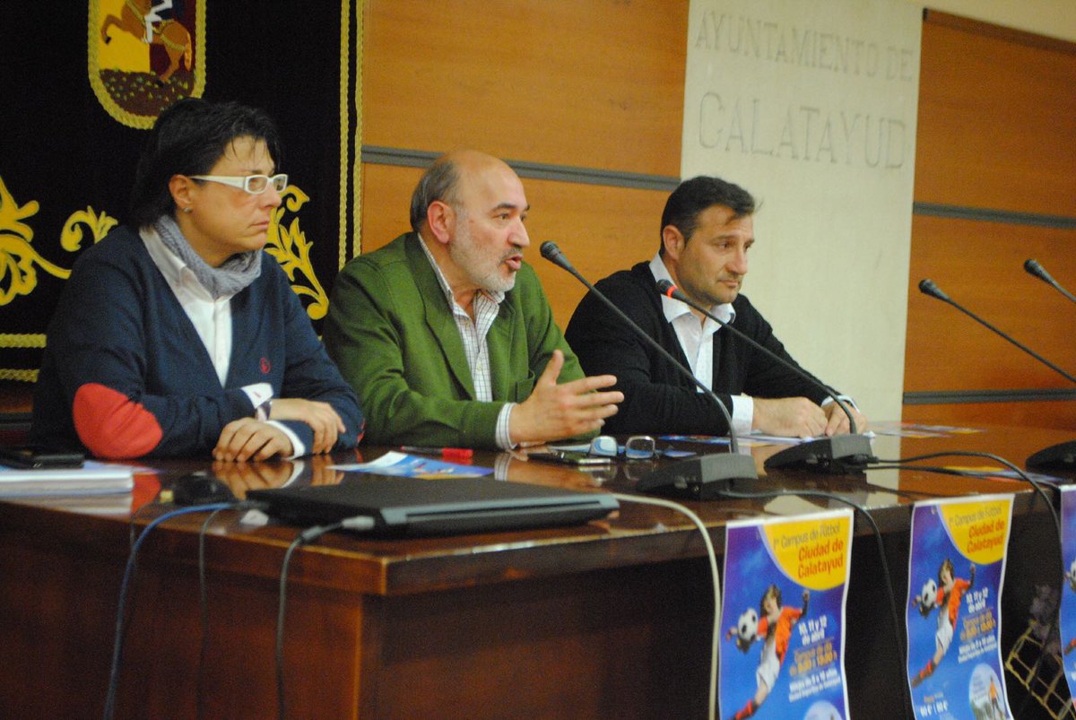DeductorSpain's tweet photo. Presentación del I Campus de Fútbol 'Ciudad de Calatayud', ayer en el @AytoCalatayud ¡Apúntate ya! 😉 https://t.co/Vpr4FwYiGs