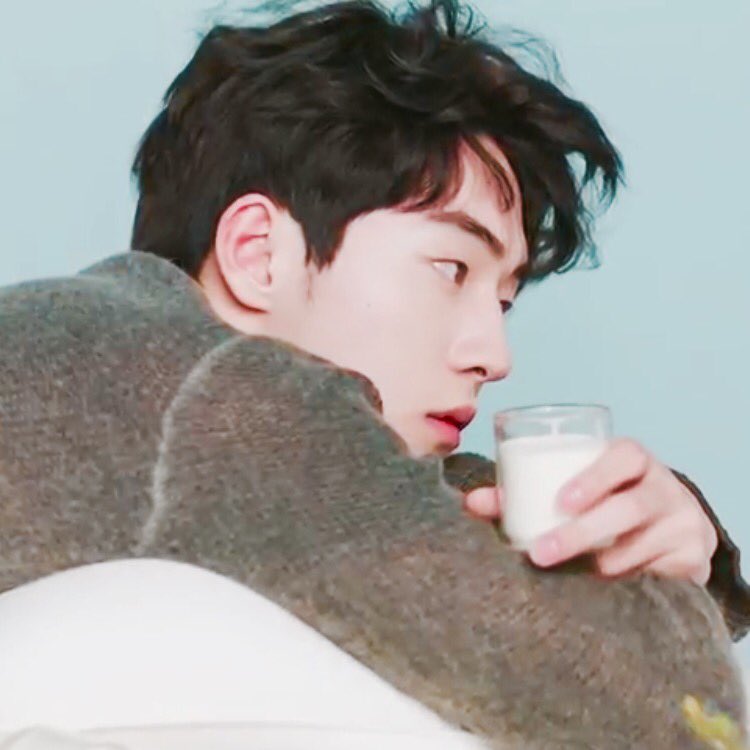 skawngur_com's tweet photo. 'BEAUTY+' 4월호🤔
봄이 오니, 화보도 오는구나😇

#남주혁 #南柱赫 #NAMJOOHYUK #ナムジュヒョク
#tvn #하백의신부 #YG #YGSTAGE https://t.co/VFYXtrNLnL