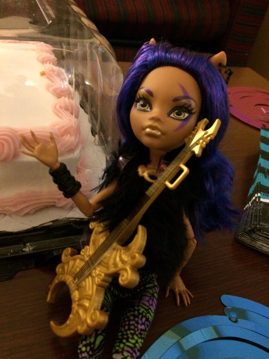 cousinscollect's tweet photo. #fierce #ClawdeenWolf @MonsterHigh #monsterhigh #howdoyouboo #kindmonsters @BTWFoundation #bornthisway #tbt #ThursdayThoughts #thursday https://t.co/HPHZ9XgEGP