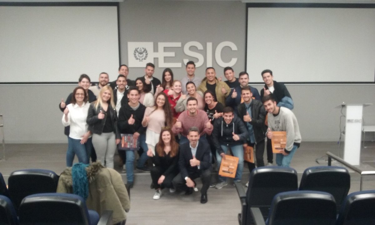 MarketTeacher's tweet photo. .@fmartin_mk Excelente experiencia aprendizaje #emprendedor con Maestro Marketing @AERTECsolutions @ESICMalaga @FP_eel11 @cepmalagafp https://t.co/oQ7zUzbO9j