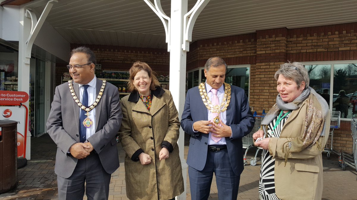 thenolansx4's tweet photo. @TashHammond @Victoria4DUKBHF great welcome at Loudwater, dignitaries, press and radio now long haul to Amersham!!#diabetesuk #BHF https://t.co/18zla1Relf