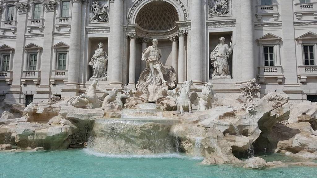 ceska4192's tweet photo. My favorite place in Rome!
#roma #like4like #traveling #ilovetravel #viaggiare #fontanaditrevi #ilovethisplace #fol… https://t.co/VSTSl2CJ8I