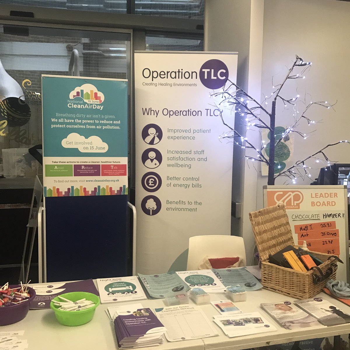 globalactplan's tweet photo. This #NHSsustainabilityday we're at @GreatOrmondSt talking to staff about @OperationTLC , #NationalCleanAirDay and more! #dayforaction https://t.co/lL8FPkgkuv