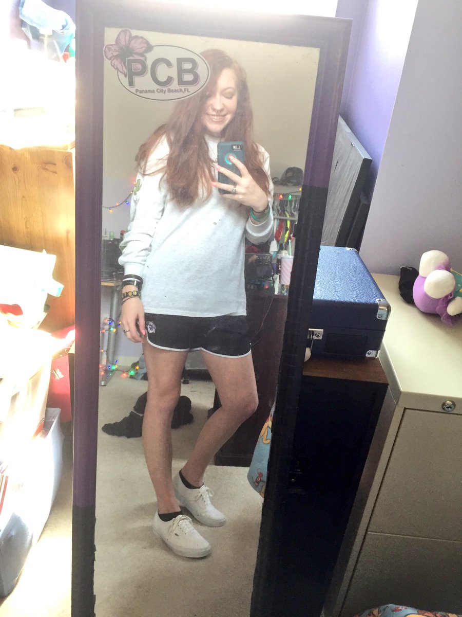 Anna_Reid14's tweet photo. Babe got me a pair of white vans and I'm obsessed with them😍😍 #soblessed https://t.co/Mh4FFzIW6E